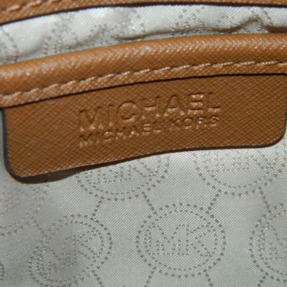 Michael Kors Hamilton Tote with Long Zip Wallet - Picture 7 of 16